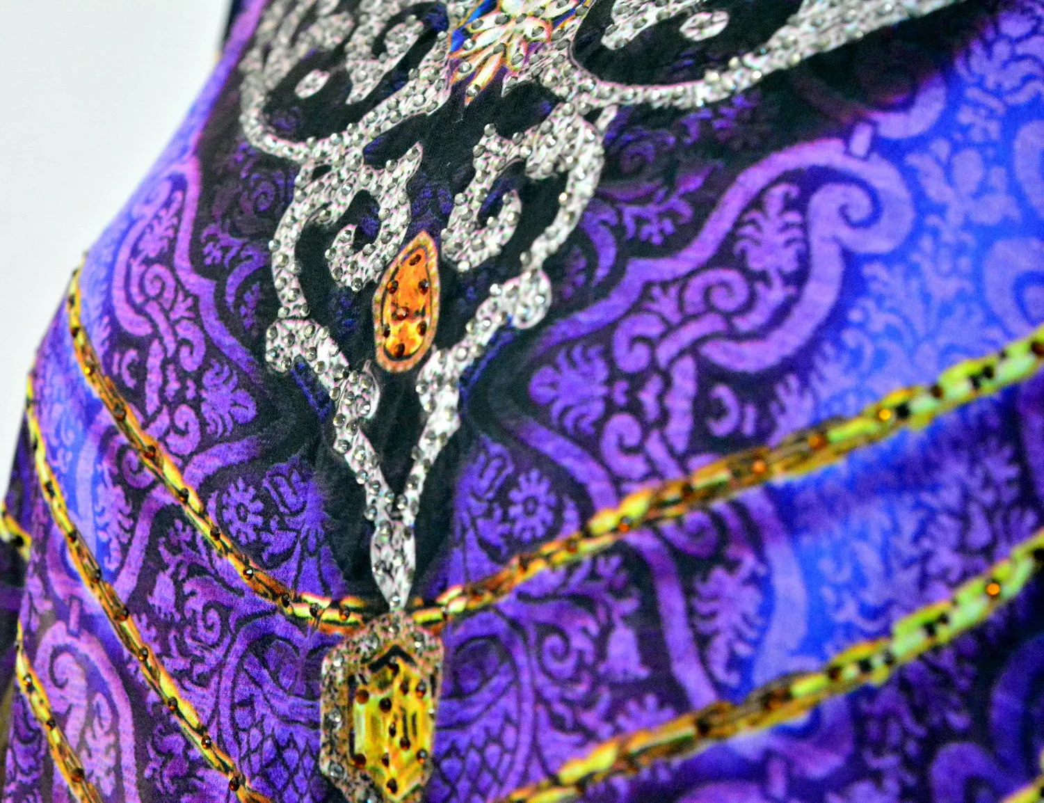AURUM 79 Vibrant Ornate Contrast Devarshy Short Georgette Kaftan - 1105A