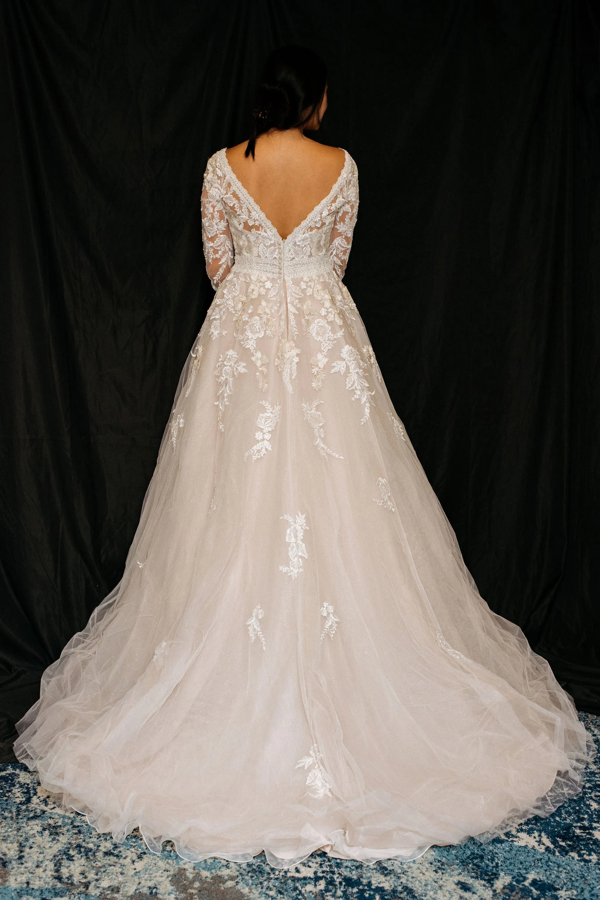 Brand New! Dress 910: Maggie Sottero "Raphael" waist 30