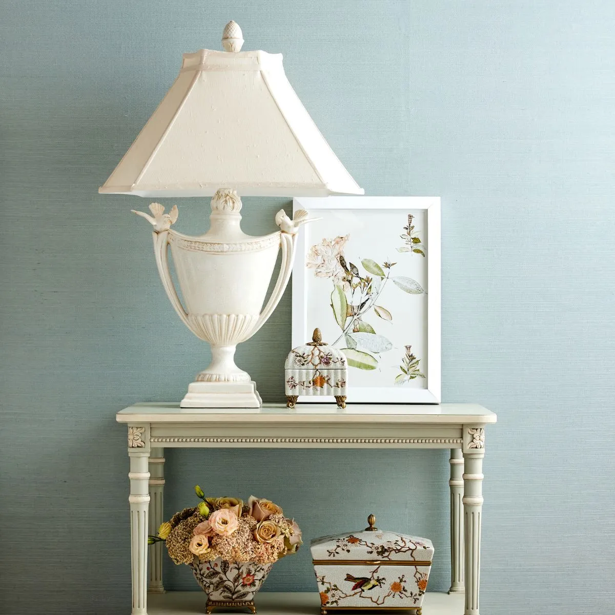 Lovebird Lamp in Cream